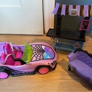 Monster High Ghoul Mobile (just Car) Happy Bean Coffee Stand & Couch